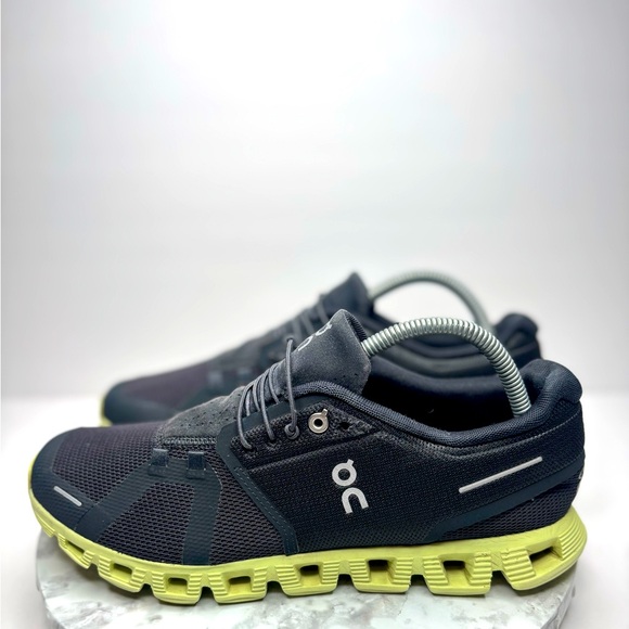 Size 8.5- Cloud 5 'Magnet Oasis - Picture 1 of 6